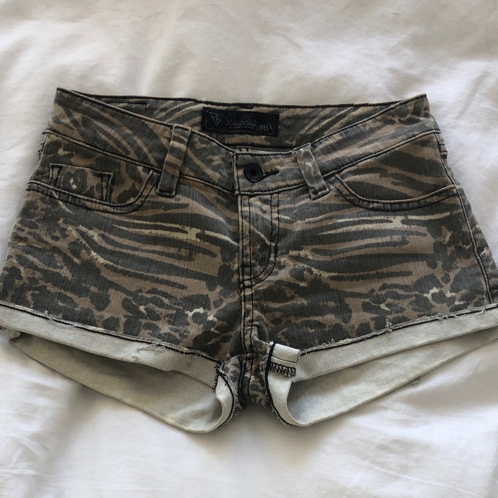 Guess Los Angeles Animal Print Women’s Denim Shorts 23